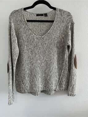 RDI Black and White Marled V-Neck Sweater